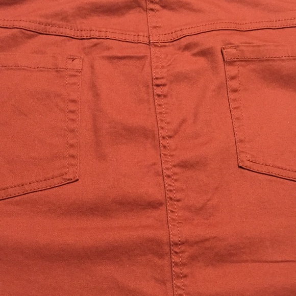 Brick red short summer skirt with elastic waist. - Picture 7 of 8